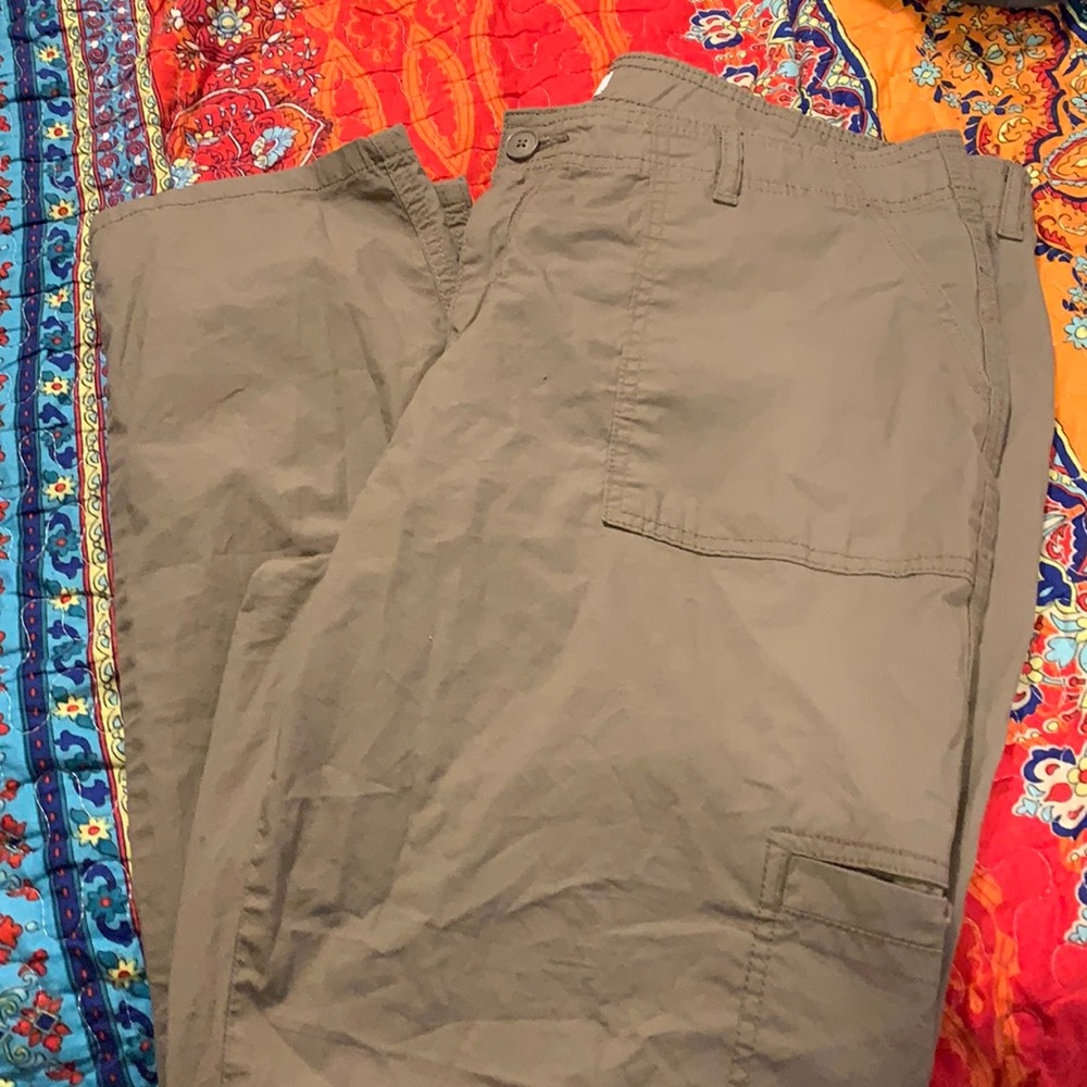 Liz Claiborne Mid-Rise Cargo Pants
